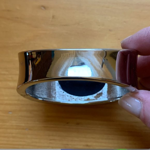 Faux Silver Bracelet with Bevelled Black Stone - Picture 9 of 13